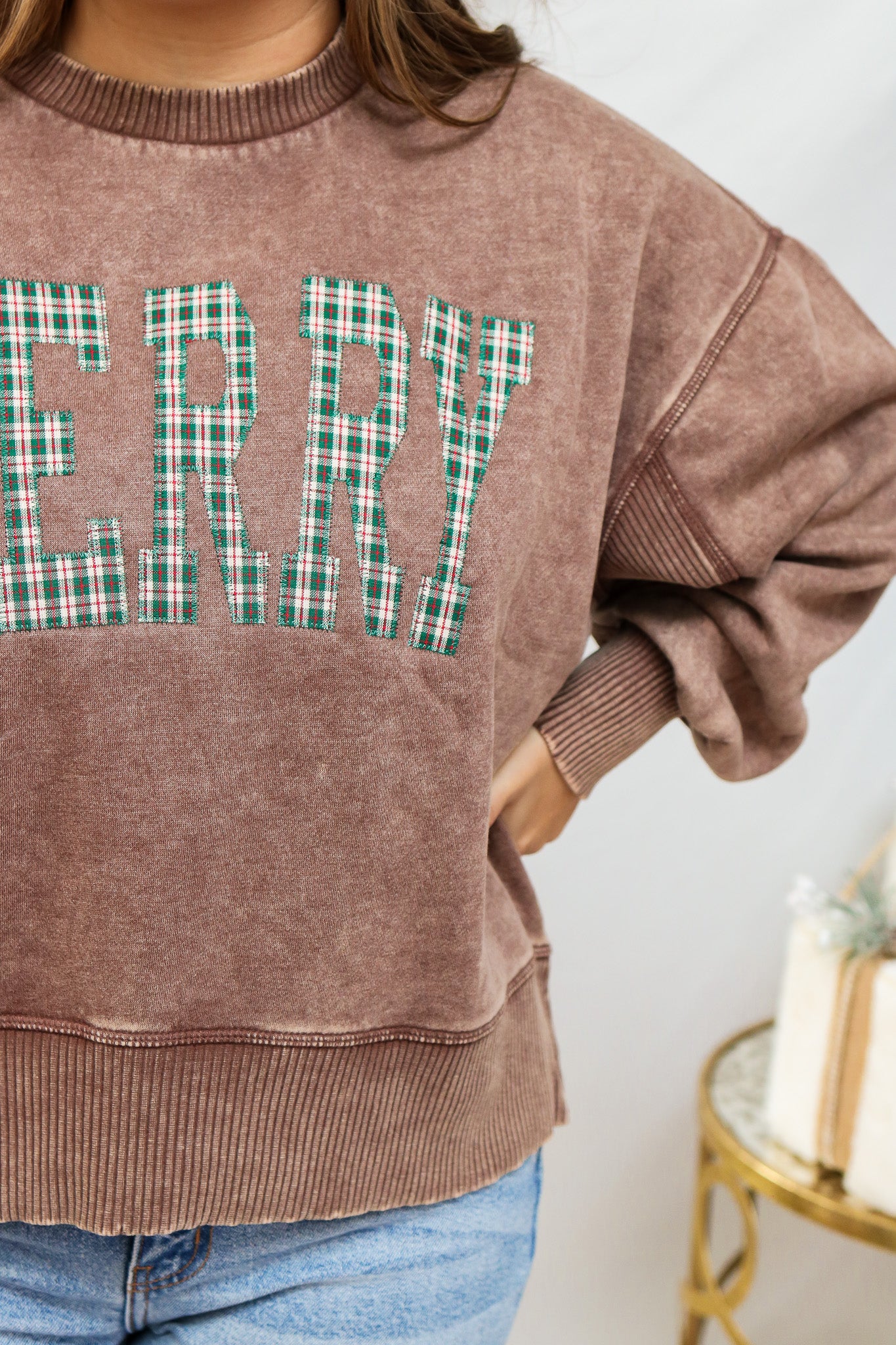 Merry Embroidered Pullover (brown)
