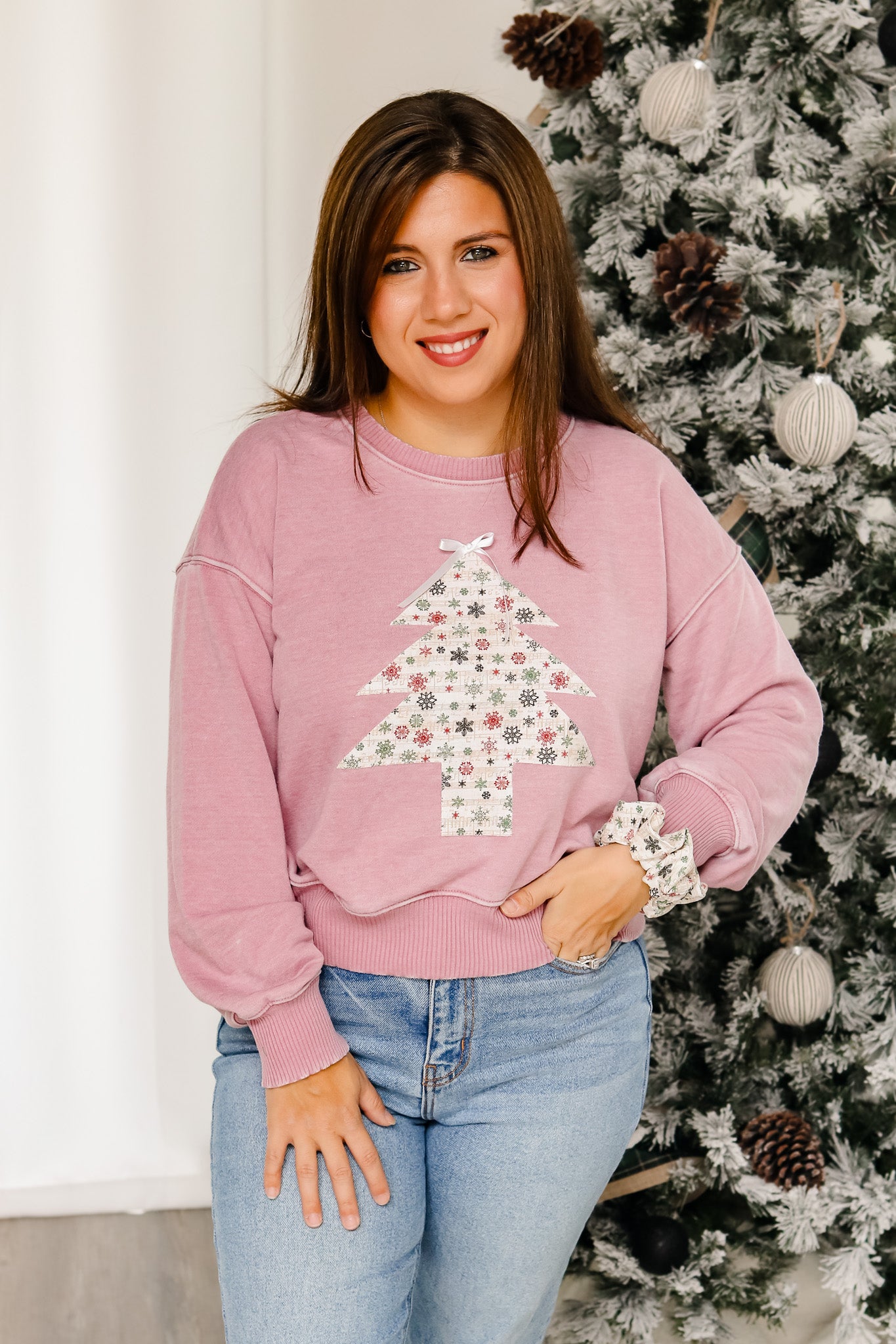 Snowflakes Christmas Tree Pullover (light rose)